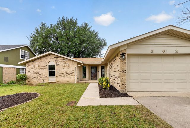 562 Kent Drive, Lewisville, TX 75067