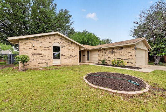 562 Kent Drive, Lewisville, TX 75067