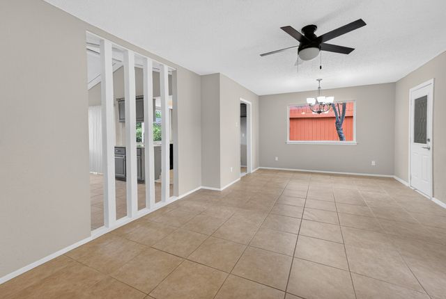 562 Kent Drive, Lewisville, TX 75067