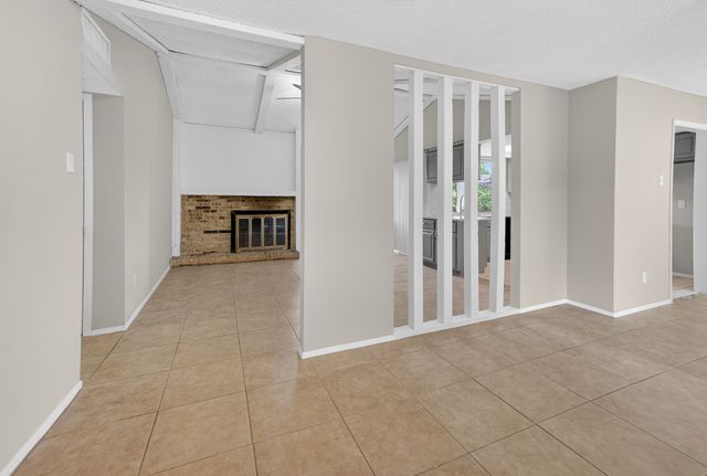 562 Kent Drive, Lewisville, TX 75067