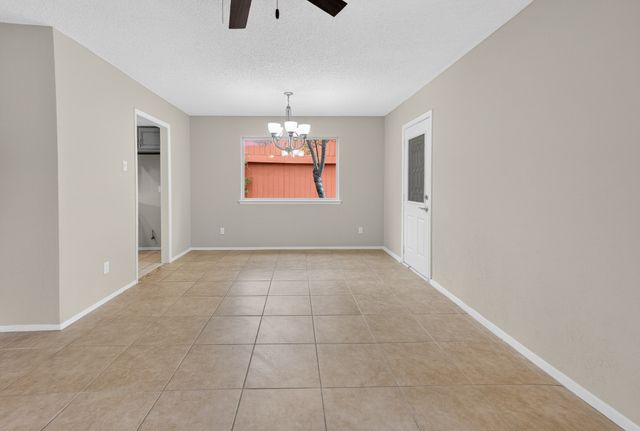 562 Kent Drive, Lewisville, TX 75067