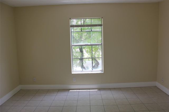 4240 NW 21st St 134, Lauderhill, FL 33313