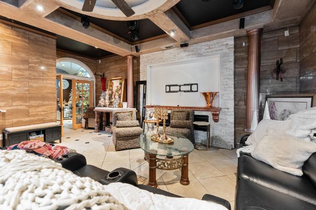 1283 N Calaveras Street, Fresno, CA 93728