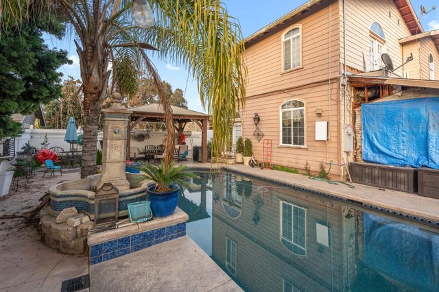 1283 N Calaveras Street, Fresno, CA 93728