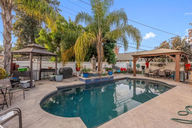 1283 N Calaveras Street, Fresno, CA 93728