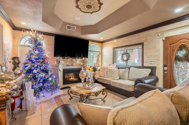 1283 N Calaveras Street, Fresno, CA 93728