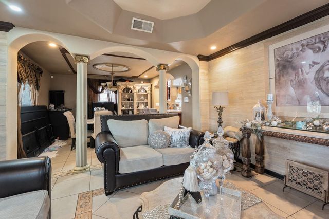 1283 N Calaveras Street, Fresno, CA 93728