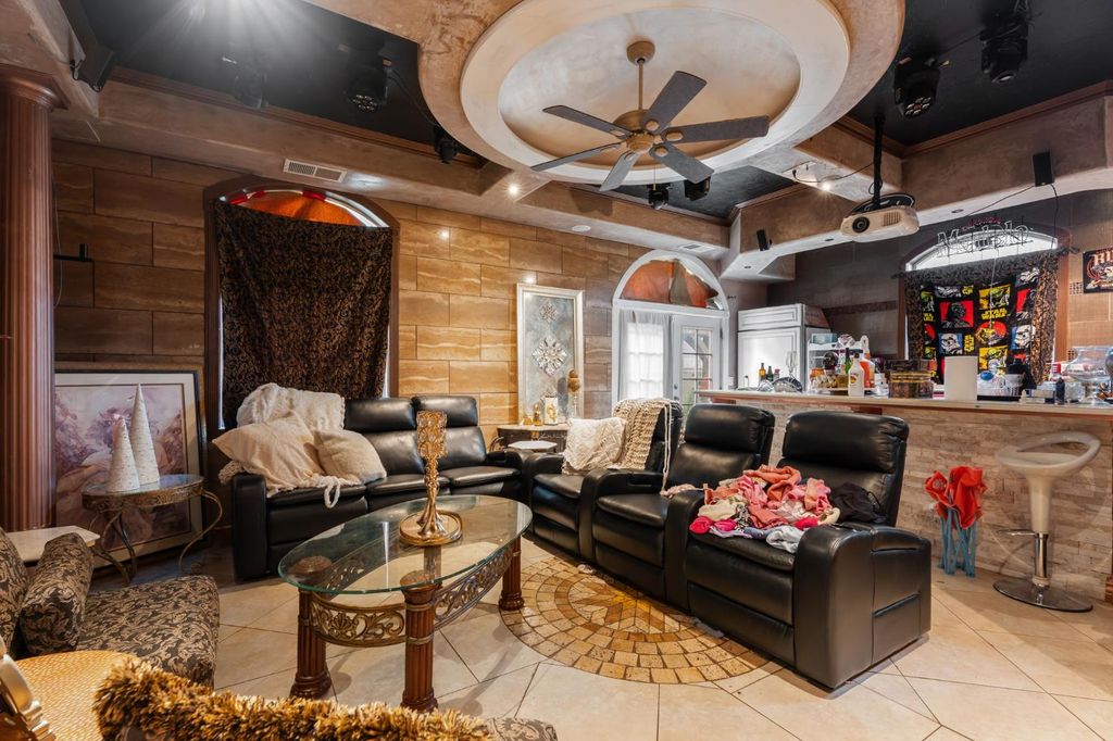 Image 10 of property listing at 1283 N Calaveras Street, Fresno, CA 93728