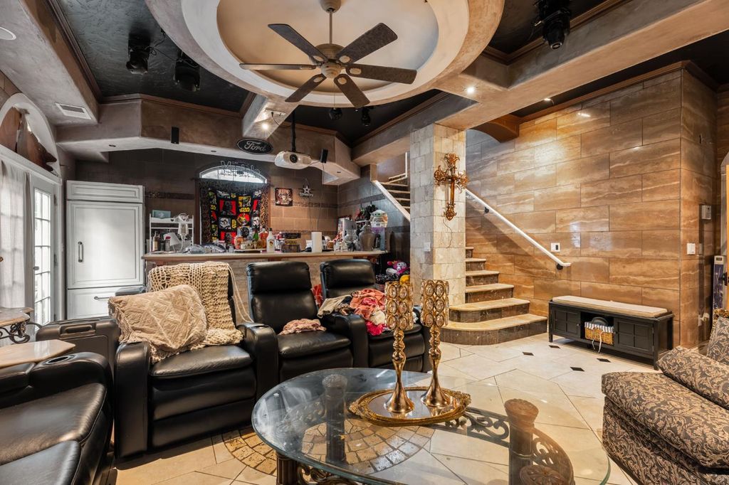 Image 11 of property listing at 1283 N Calaveras Street, Fresno, CA 93728