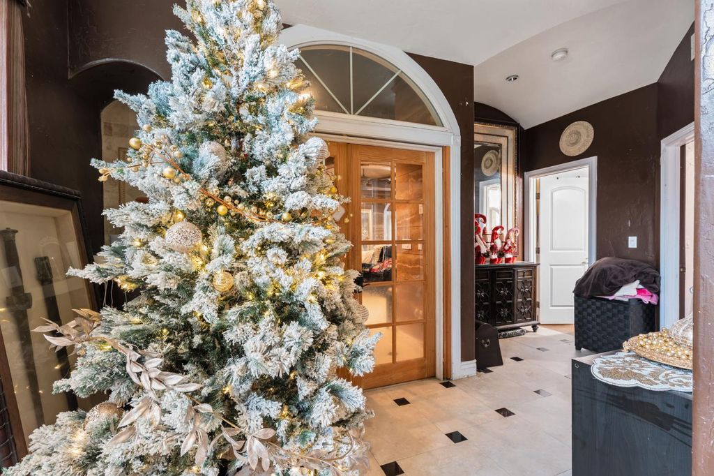 Image 13 of property listing at 1283 N Calaveras Street, Fresno, CA 93728