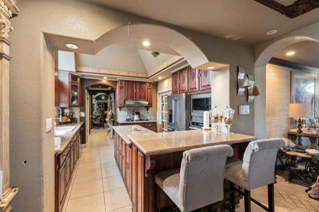 Image 14 of property listing at 1283 N Calaveras Street, Fresno, CA 93728