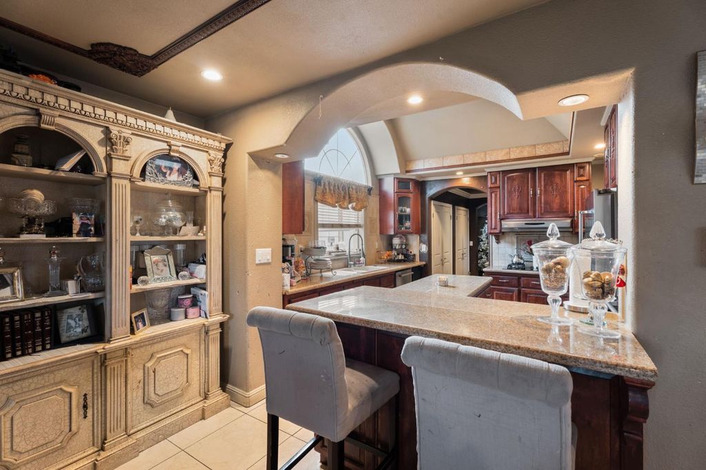 Image 15 of property listing at 1283 N Calaveras Street, Fresno, CA 93728