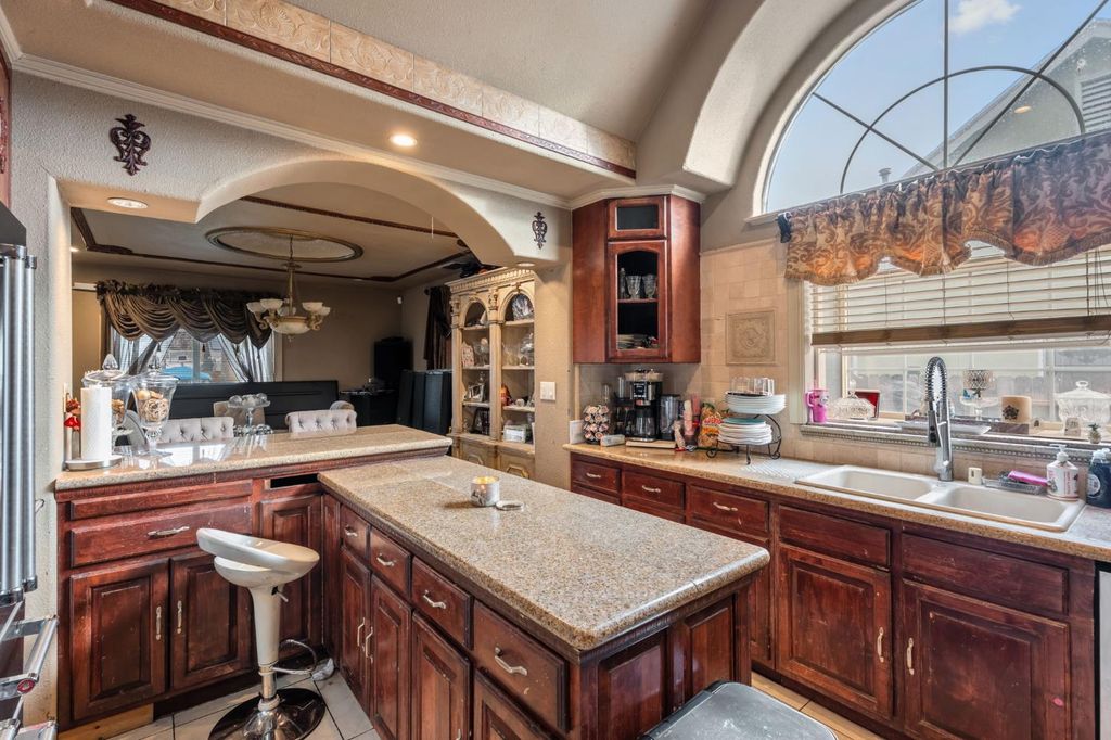 Image 18 of property listing at 1283 N Calaveras Street, Fresno, CA 93728