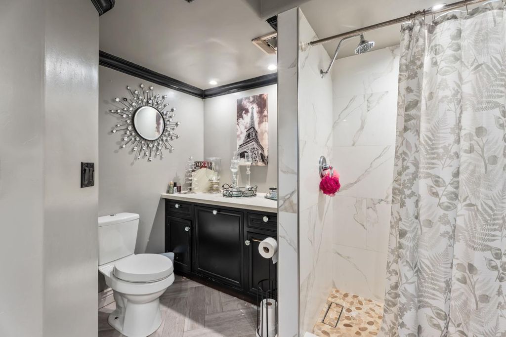 Image 22 of property listing at 1283 N Calaveras Street, Fresno, CA 93728