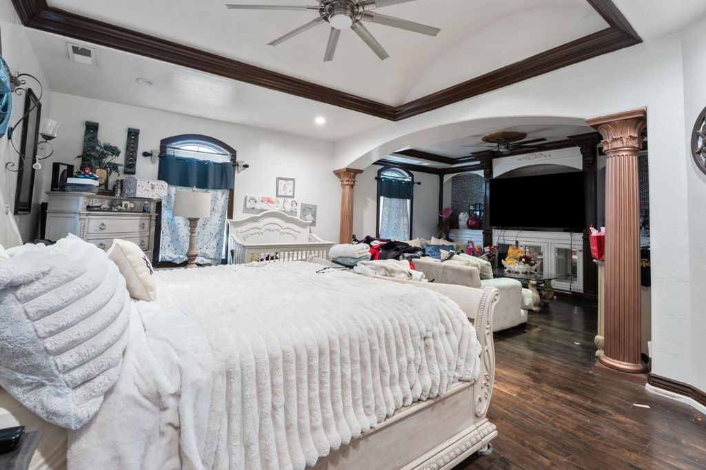 Image 25 of property listing at 1283 N Calaveras Street, Fresno, CA 93728