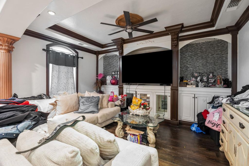 Image 27 of property listing at 1283 N Calaveras Street, Fresno, CA 93728