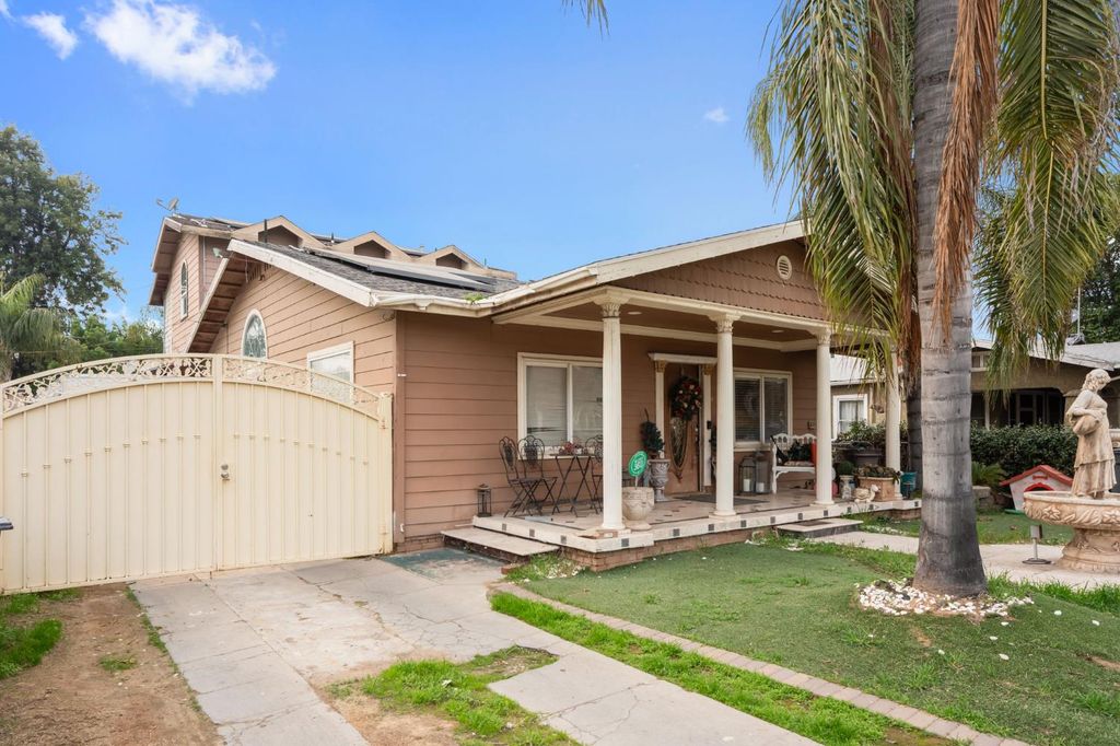 Image 3 of property listing at 1283 N Calaveras Street, Fresno, CA 93728