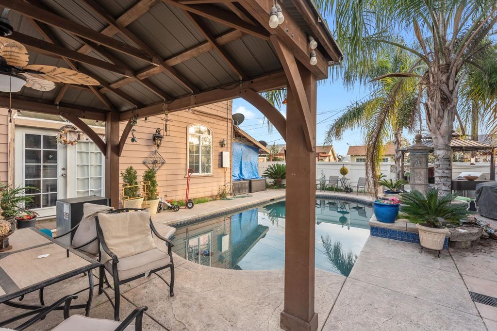 Image 33 of property listing at 1283 N Calaveras Street, Fresno, CA 93728