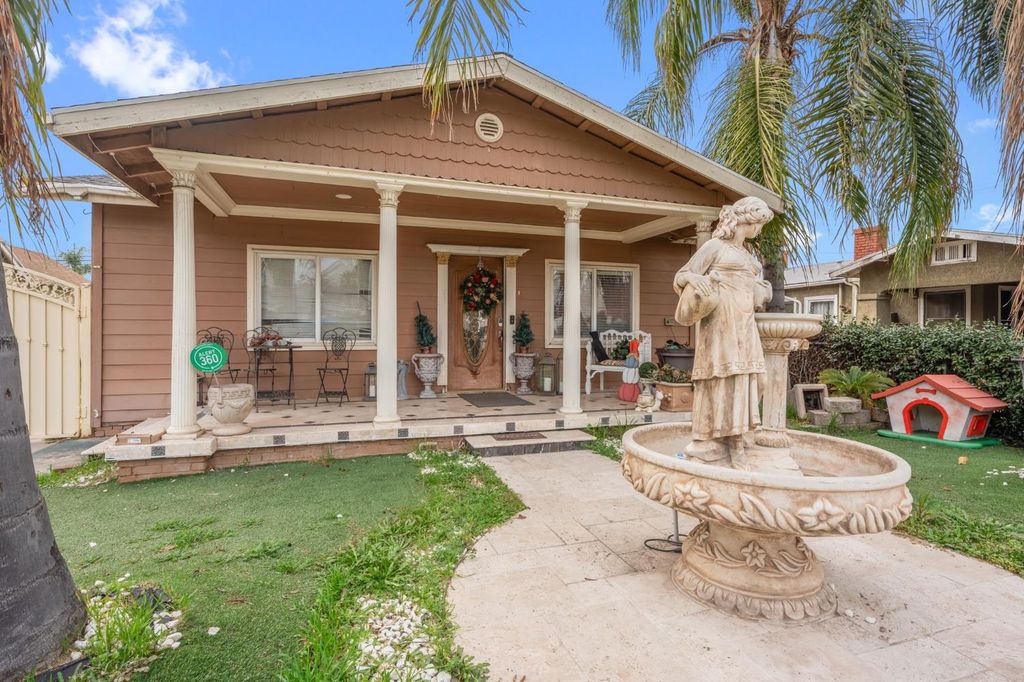 Image 4 of property listing at 1283 N Calaveras Street, Fresno, CA 93728