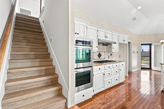 3310 Moss Creek Drive, Grapevine, TX 76051