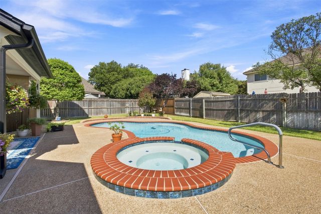 3310 Moss Creek Drive, Grapevine, TX 76051