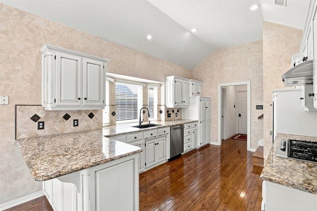 3310 Moss Creek Drive, Grapevine, TX 76051