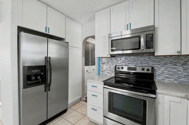 225 S Glendale, Wichita, KS 67218