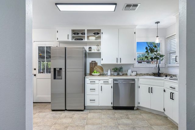 913 E Garland Avenue, Fresno, CA 93704