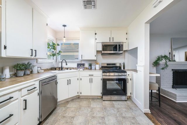 913 E Garland Avenue, Fresno, CA 93704