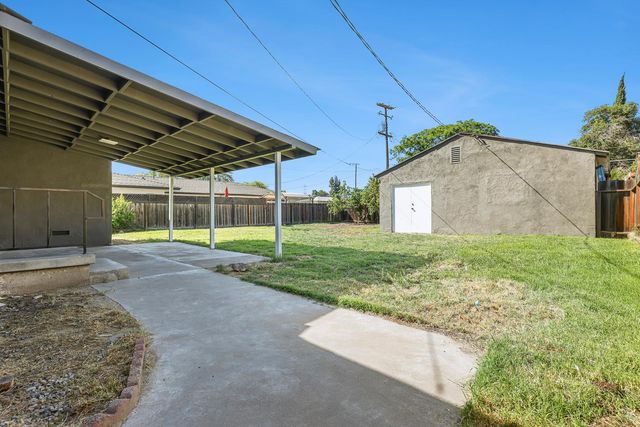 913 E Garland Avenue, Fresno, CA 93704