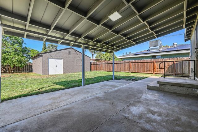913 E Garland Avenue, Fresno, CA 93704
