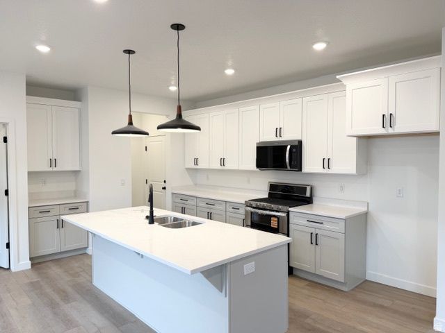 669 N PLAINSMAN DR, Spanish Fork, UT 84660