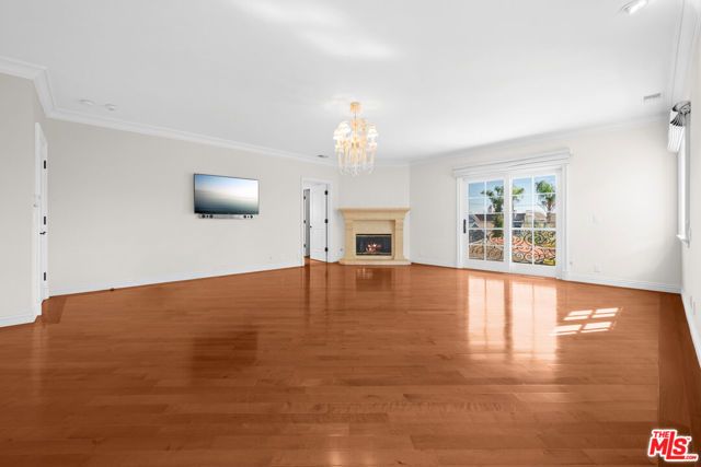 204 Foothill Road, Beverly Hills, CA 90210