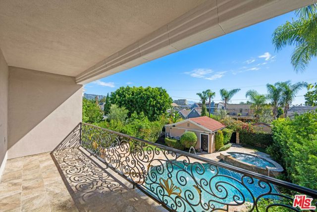 204 Foothill Road, Beverly Hills, CA 90210