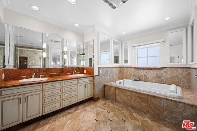 204 Foothill Road, Beverly Hills, CA 90210