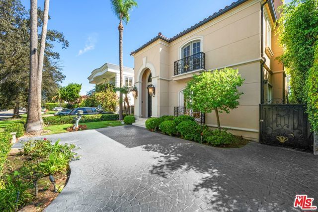 204 Foothill Road, Beverly Hills, CA 90210