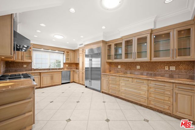204 Foothill Road, Beverly Hills, CA 90210