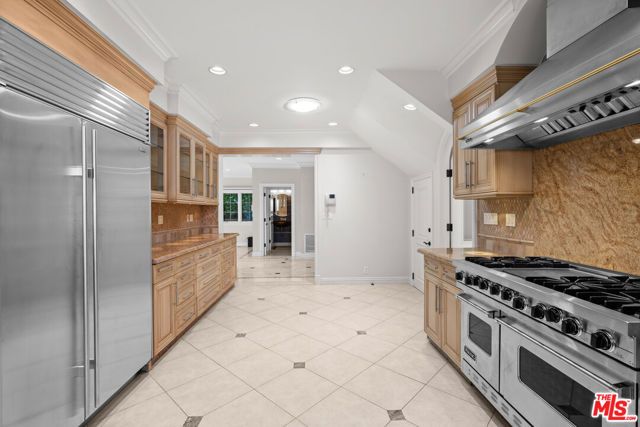 204 Foothill Road, Beverly Hills, CA 90210