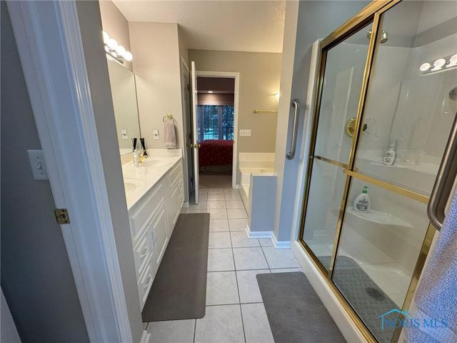 8553 Stone Oak Drive, Holland, OH 43528