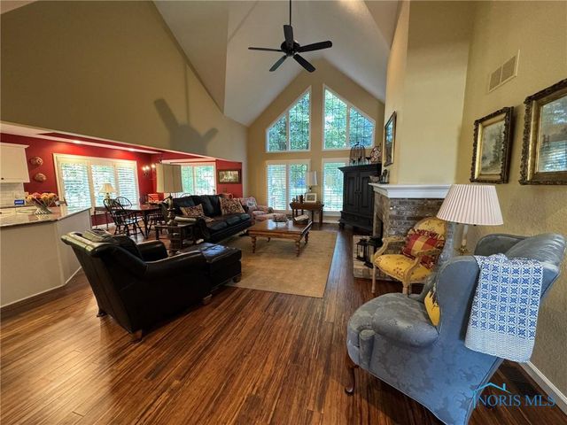 8553 Stone Oak Drive, Holland, OH 43528