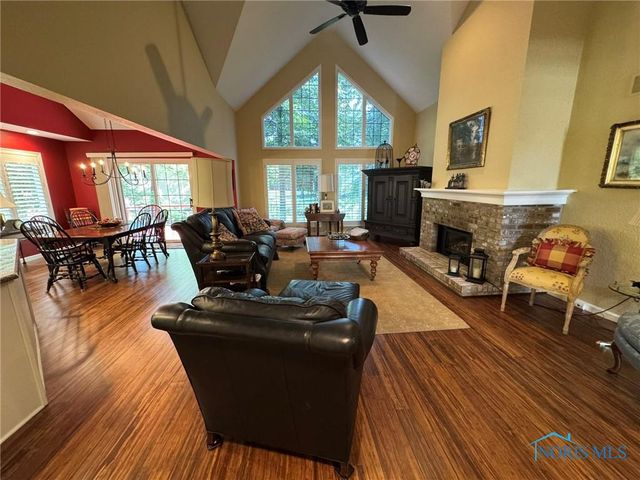 8553 Stone Oak Drive, Holland, OH 43528