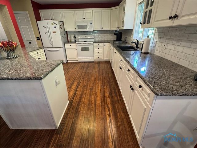 8553 Stone Oak Drive, Holland, OH 43528