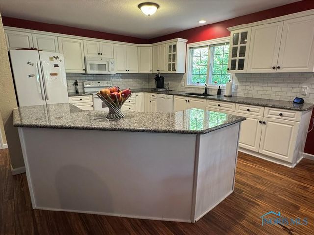 8553 Stone Oak Drive, Holland, OH 43528