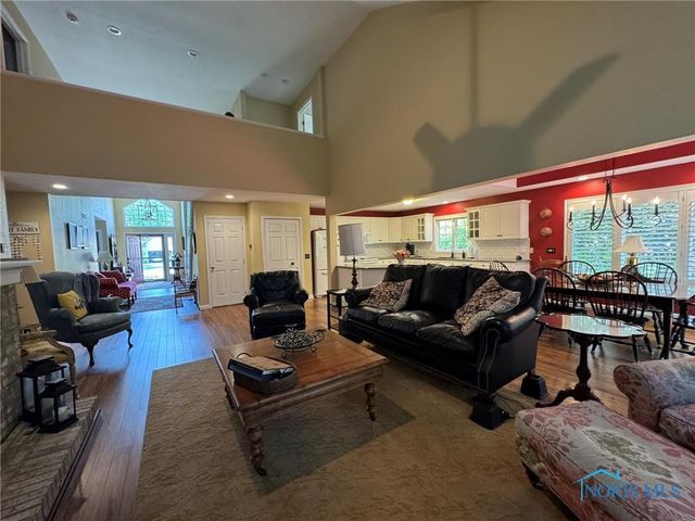 8553 Stone Oak Drive, Holland, OH 43528