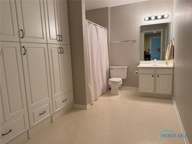 8553 Stone Oak Drive, Holland, OH 43528