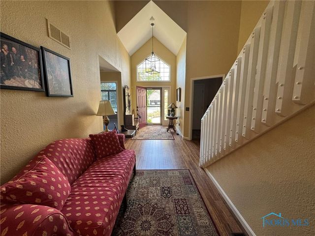 8553 Stone Oak Drive, Holland, OH 43528