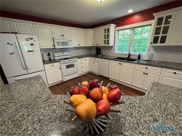 8553 Stone Oak Drive, Holland, OH 43528