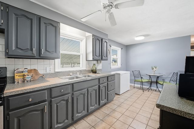 54 Dayton St, Chicopee, MA 01013