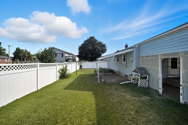 54 Dayton St, Chicopee, MA 01013