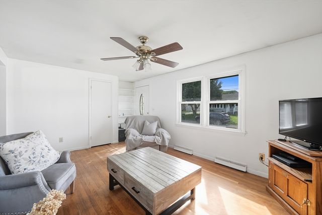 54 Dayton St, Chicopee, MA 01013
